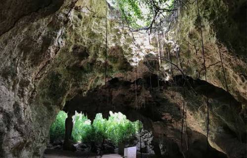 Kuza Cave + Voodoo Cave
